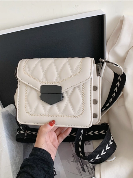 Sling Bag Tas Selempang Elegant mv601564  1 lt1564_idr_113_000_bahan_pu_ukuran_p21xl7xt17_5cm_berat_0_4kg_ada_talpan_white