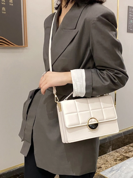 Sling Bag Tas Selempang Modis Elegant MV601669  2 lt1669_idr_100_000_bahan_pu_ukuran_p23xl6xt17cm_berat_0_5kg_ada_talpan_white