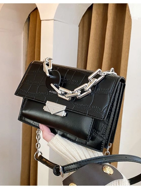 Sling Bag Tas Selempang Fashion Kekinian MV707650  1 ~item/2021/9/23/jtf7650_idr_70_000_material_pu_size_l20xh14xw8cm_weight_500gr_color_black