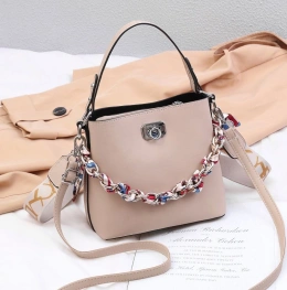 Sling Bag Tas Selempang Bucket Stylish Elegant MV7049880  ~item/2022/1/5/jt49880 idr 165 000 material pu size l21xh19xw11cm weight 600gr color khaki