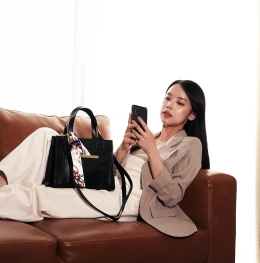 Hand Bag Vedlyn Carol tas wanita terbaru model top handle bag ~item/2023/6/9/carol black 1