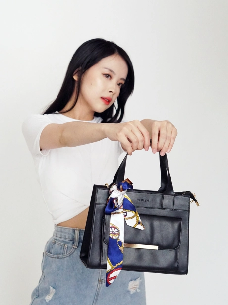 Hand Bag Vedlyn Carol tas wanita terbaru model top handle bag 2 ~item/2023/6/9/carol_black_tutup_2